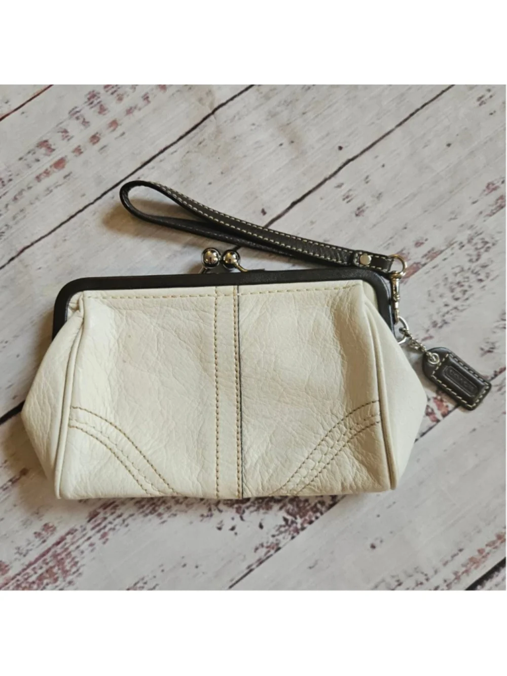 Vintage Coach SoHo Kiss Lock Beige White Leather Wristlet - Picture 1 of 6